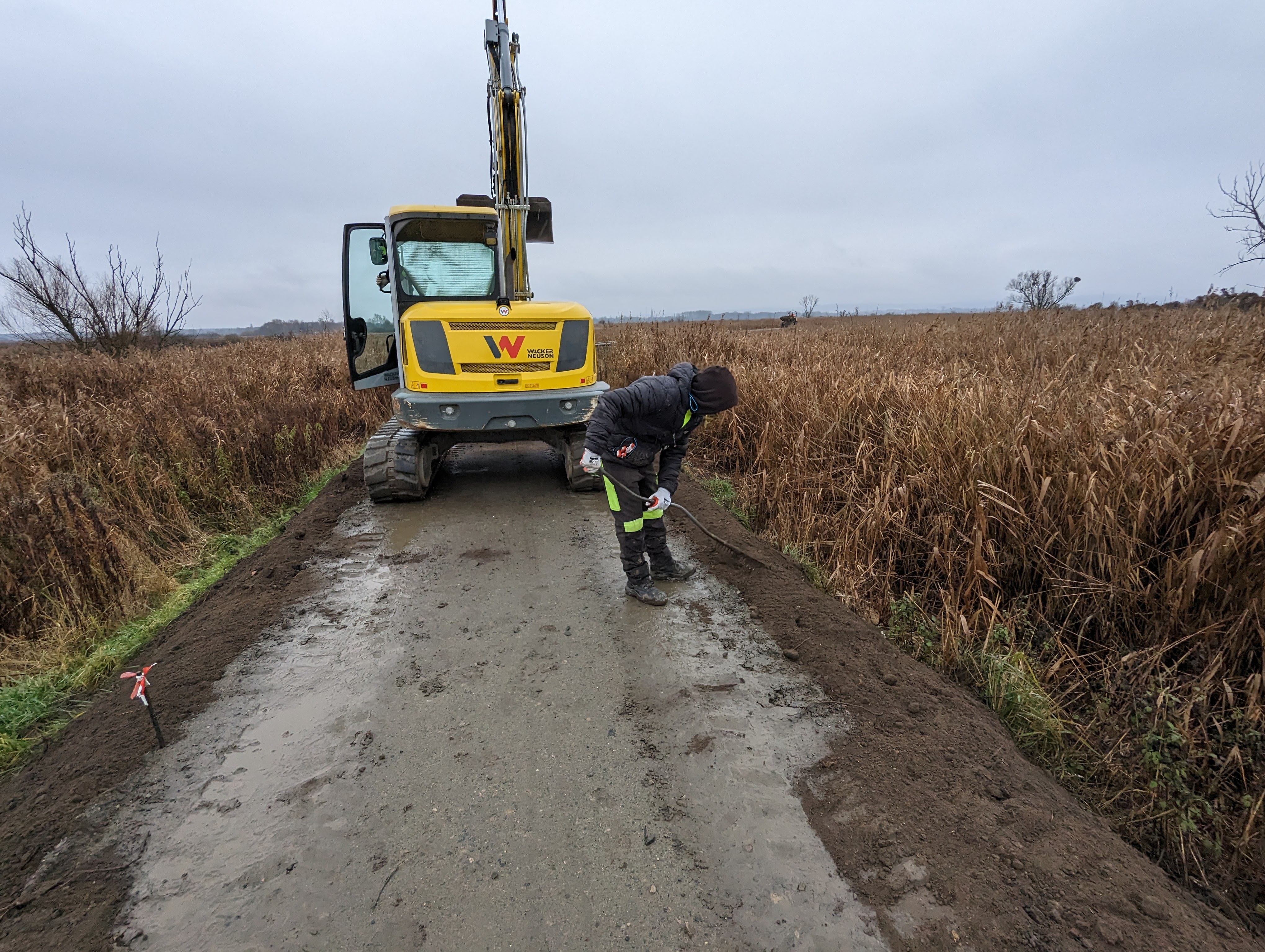  „Zaprojektowanie i wykonanie szlaku rowerowego na wale przeciwpowodziowym wzdłuż rzeki Chełszcząca i jeziora Dąbie”.