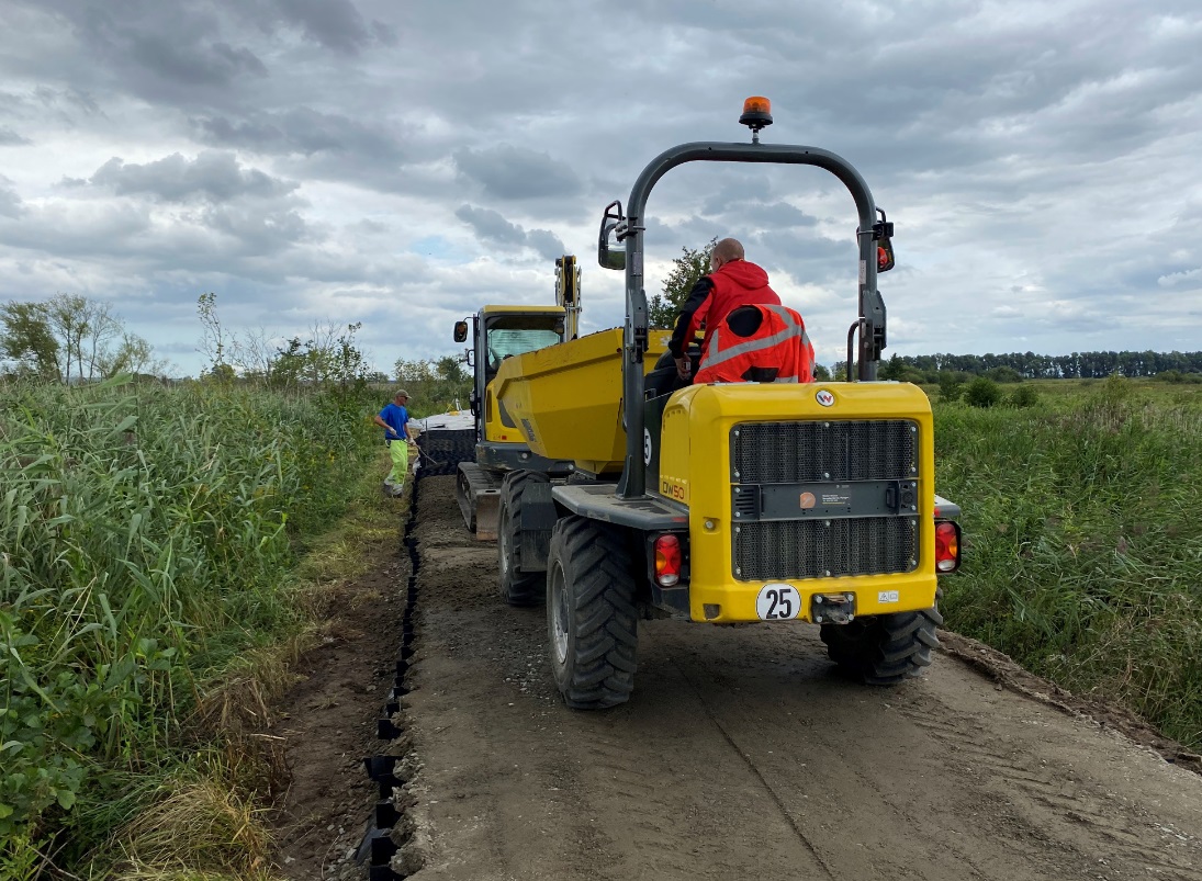 wał przeciwpowodziowy wzdłuż rzeki Chełszcząca i jeziora Dąbie „Zaprojektowanie i wykonanie szlaku rowerowego na wale przeciwpowodziowym wzdłuż rzeki Chełszcząca i jeziora Dąbie