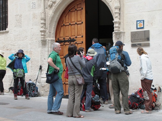 na trasie funkcjonuje wiele schronisk dla pielgrzymów, zwanych Albergue