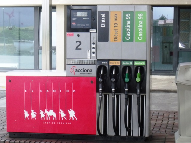 stacja paliw pod szyldem EL Camino de Santiago