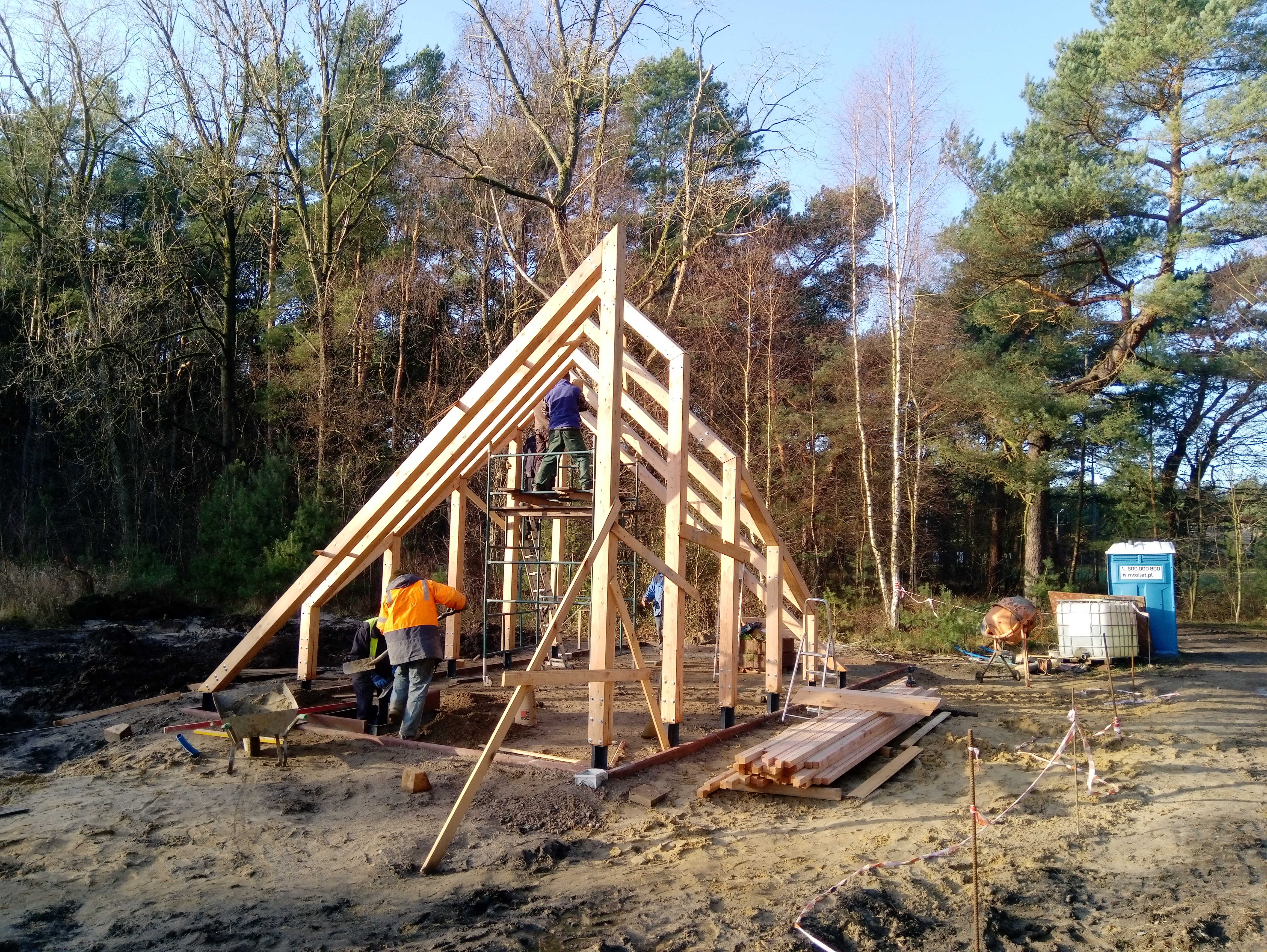 Wykonawca rozpoczął prace związane z montażem konstrukcji drewnianej Modelowego Miejsca Odpoczynku Rowerzystów w Mrzeżynie. Województwo Zachodniopomorskie prezentuje wieści z placu budowy (część 2) Modelowego Miejsca Odpoczynku Rowerzystów w Mrzeżynie na trasie Velo Baltica (EuroVelo 10).