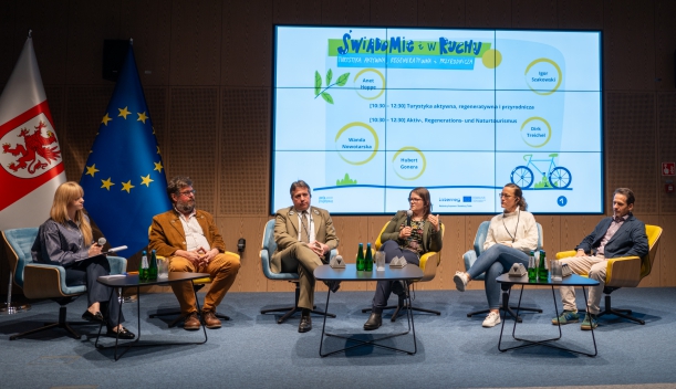 Konferencja "Poszerzamy perspektywę! Przyszłość turystyki w Euroregionie Pomerania" w ramach projektu „Wspólna promocja oferty turystycznej Euroregionu Pomerania (INT0100003)” Wydarzenie zorganizowane zostało w ramach projektu programu INTERREG VI A POLSKA-NIEMCY