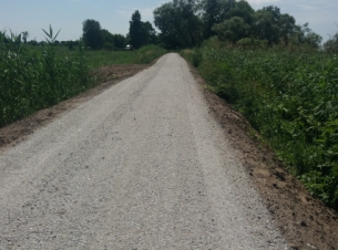 „Zaprojektowanie i wykonanie szlaku rowerowego na wale przeciwpowodziowym wzdłuż rzeki Chełszcząca i jeziora Dąbie”.